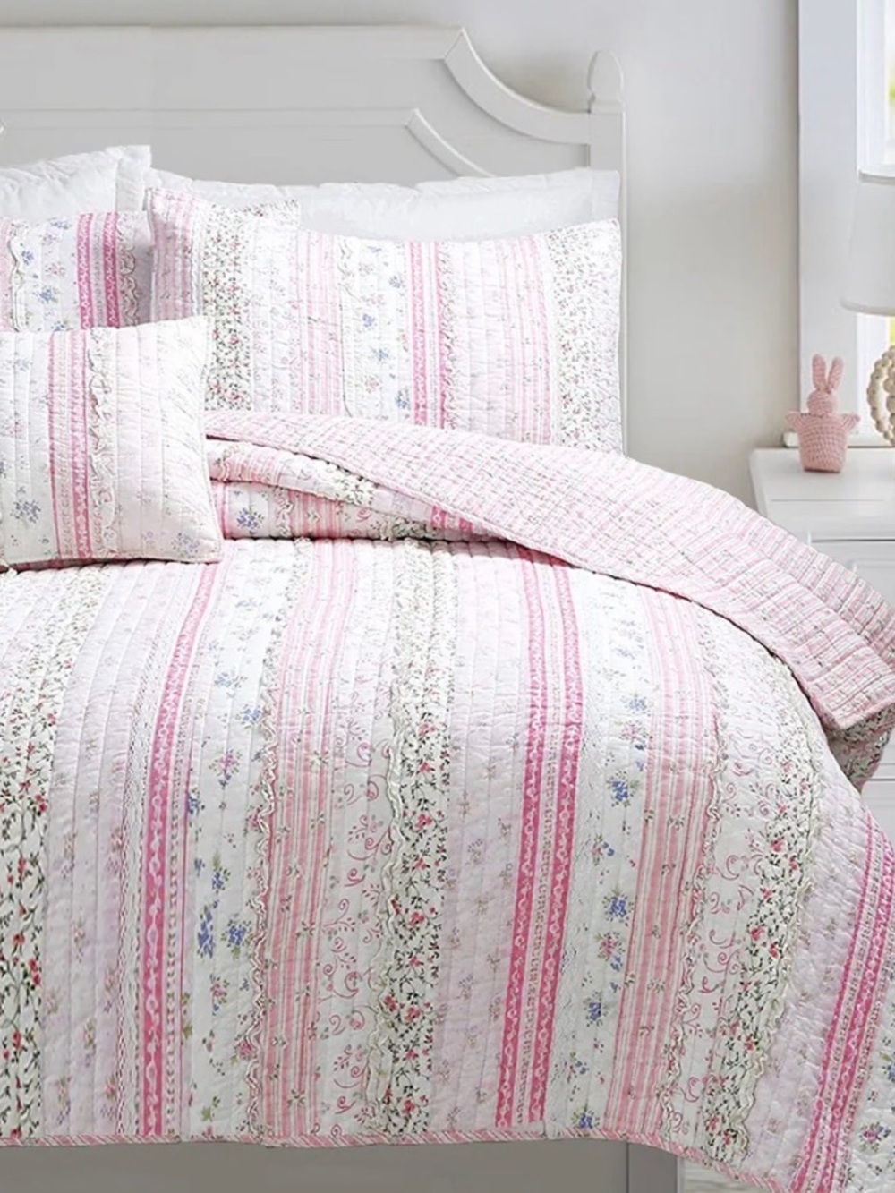 Porch & Den Gwinnett Chic Lace Quilt Bedding Set - Pink - Queen - 3 Piece